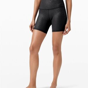 NWOT LULULEMON ALIGN™ SHORT *6"
Formulate Emboss Black